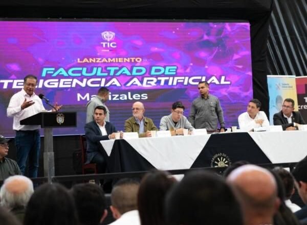 Petro sorprende con comentario sobre Marte durante inauguración de facultad de IA en Manizales