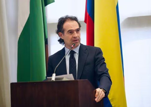 Inician tensas discusiones en el Concejo de Medellín sobre la venta de UNE: Alcalde Gutiérrez responde enérgicamente a manifestantes