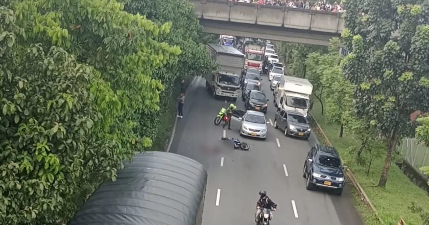 Dos motociclistas pierden la vida en menos de 30 minutos en accidentes viales en Medellín