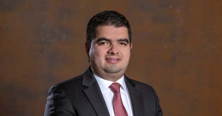 Defensa de Julián Bedoya niega daño a la reputación de la Universidad de Medellín en proceso judicial