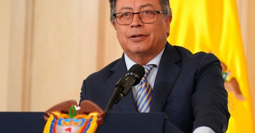Encuesta Invamer revela leve aumento en aprobación del presidente Gustavo Petro y destaca variaciones regionales en noviembre