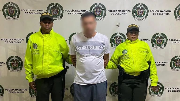 Hombre detenido por lanzar a su pareja desde un cuarto piso en Medellín: investigan tentativa de feminicidio