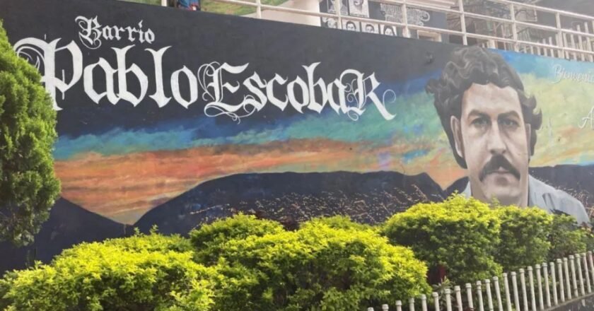 Medellín elimina mural de Pablo Escobar para honrar a las víctimas y héroes