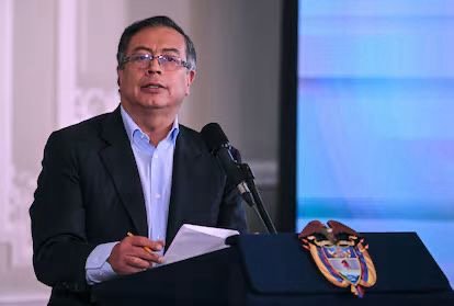Petro se hunde en las encuestas: desaprobación sube al 63% según Invamer