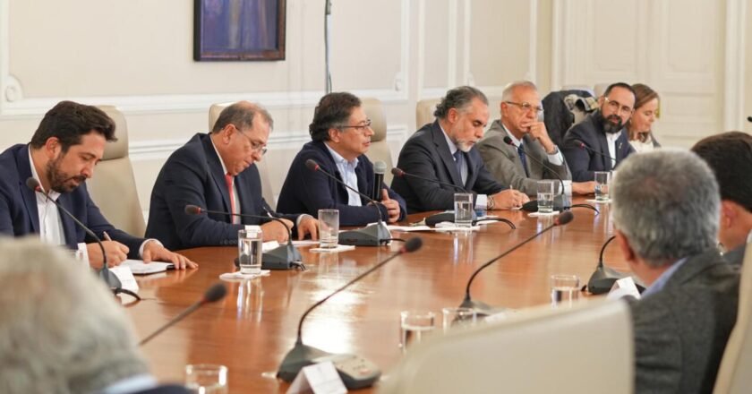 ¿Petro violó la ley al televisar los consejos de ministros? El debate está abierto