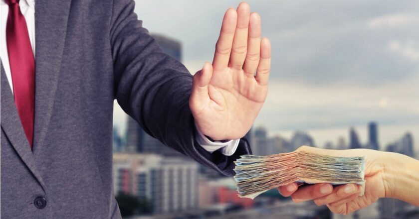 ¡Alerta en Colombia! Transparencia Internacional advierte retroceso en la lucha contra la corrupción en 2024