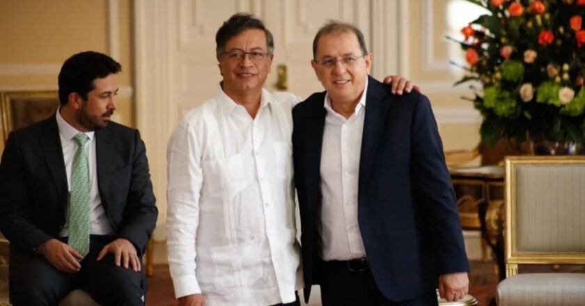 Renuncia inesperada en el Gobierno: Jorge Rojas deja su cargo tras polémico Consejo de Ministros
