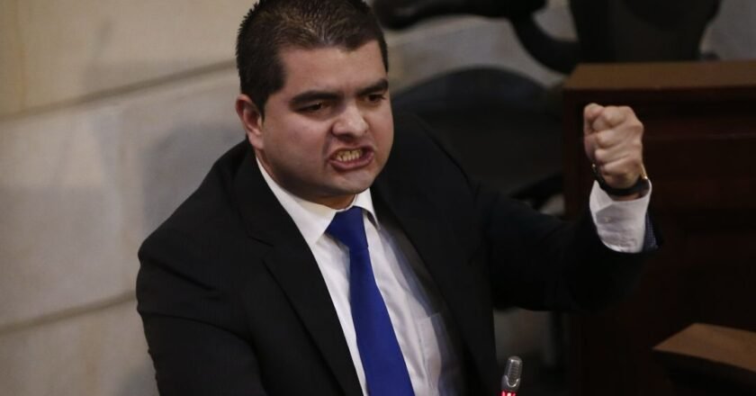 ¿Fraude en su título? Consejo de Estado suspende el diploma de Julián Bedoya