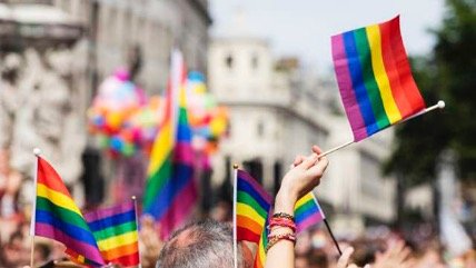 Otro ataque a mujer trans en La Estrella: fue citada, apuñalada y abandonada por su agresor