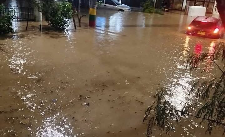 Tragedia en Itagüí tras torrencial aguacero deja un muerto y múltiples daños