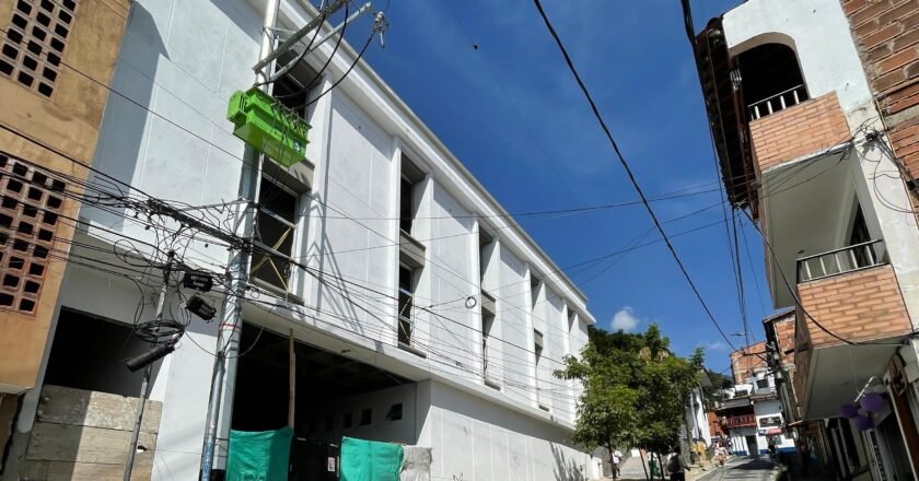 ¿Dónde están los responsables? Obra en La Estrella lleva 315 días de retraso y sigue abandonada