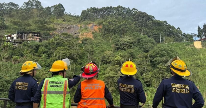 Autoridades activan plan de emergencia por riesgo de deslizamiento en la Variante a Caldas
