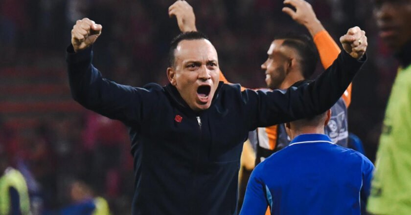 DIM y Santa Fe abren la gran final del fútbol colombiano en El Campín