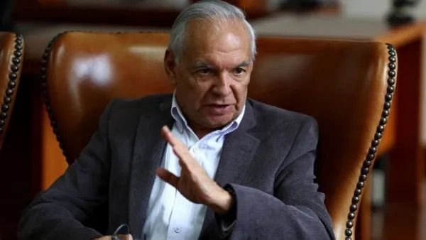 Exministro en la mira: Fiscalía imputará cargos a Ricardo Bonilla por escándalo en la UNGRD