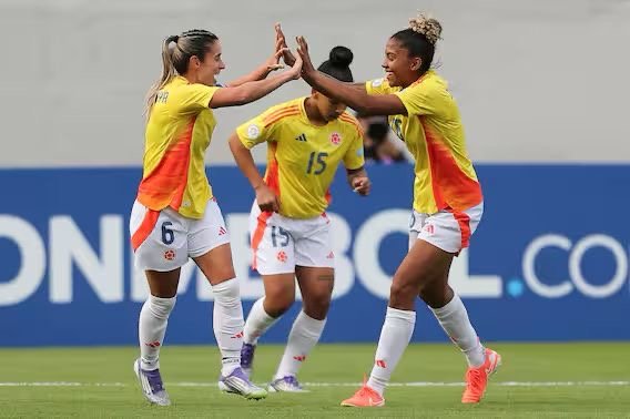 Colombia aplasta a Bolivia 8-0 y queda a un paso de las semifinales en la Copa América Femenina