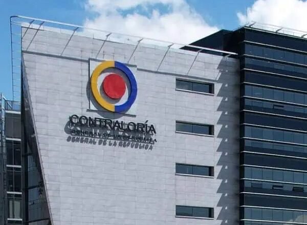 Megaobras inconclusas y niños sin comida escolar: los millonarios hallazgos de la Contraloría en Antioquia