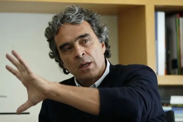 Sergio Fajardo lanza su tercera candidatura presidencial: “Esta vez, con más carácter y decisión”