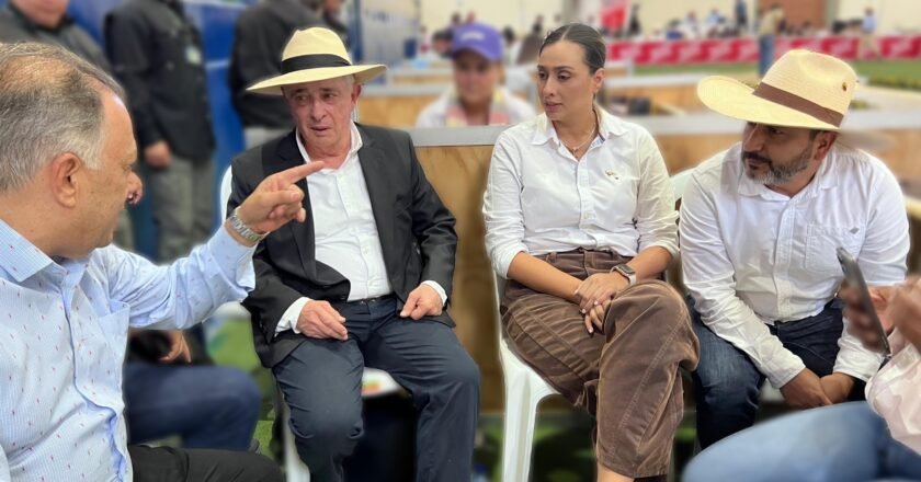 La feria equina de La Estrella reveló la cercanía entre el expresidente Álvaro Uribe y Liliana Ramírez