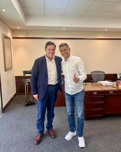 Juan Carlos Pinzón fortalece su camino presidencial con respaldo en Envigado y apoyo de Braulio Espinoza