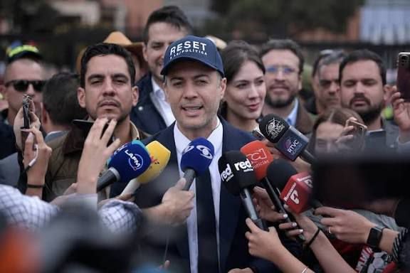 Daniel Quintero cambia de rumbo: lanza comité de firmas “Reset Total” y anuncia campaña independiente hacia la Presidencia