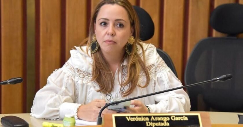 Verónica Arango en el centro del debate: ¿Por qué decidió limitar el ingreso de estudiantes a la Asamblea de Antioquia?