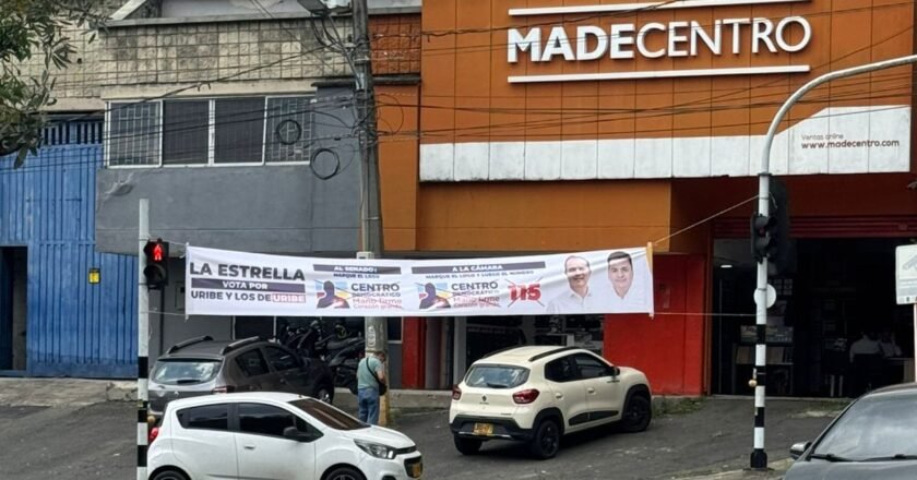 Pasacalles políticos invaden La Estrella ante la mirada indiferente de las autoridades