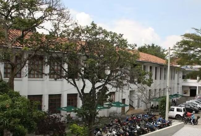 Denuncian cobros de $200.000 por contrato en programa comunitario en Medellín