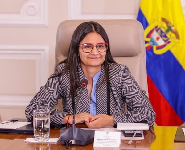 Exfuncionaria rompe el silencio y lanza graves acusaciones desde el corazón del poder