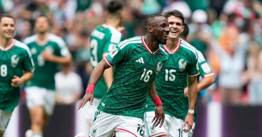 ¿Orgullo cafetero en tierras aztecas? Julián Quiñones hace historia al anotar el primer gol del Mundial 2026
